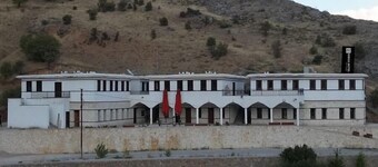 SERGE HOTEL