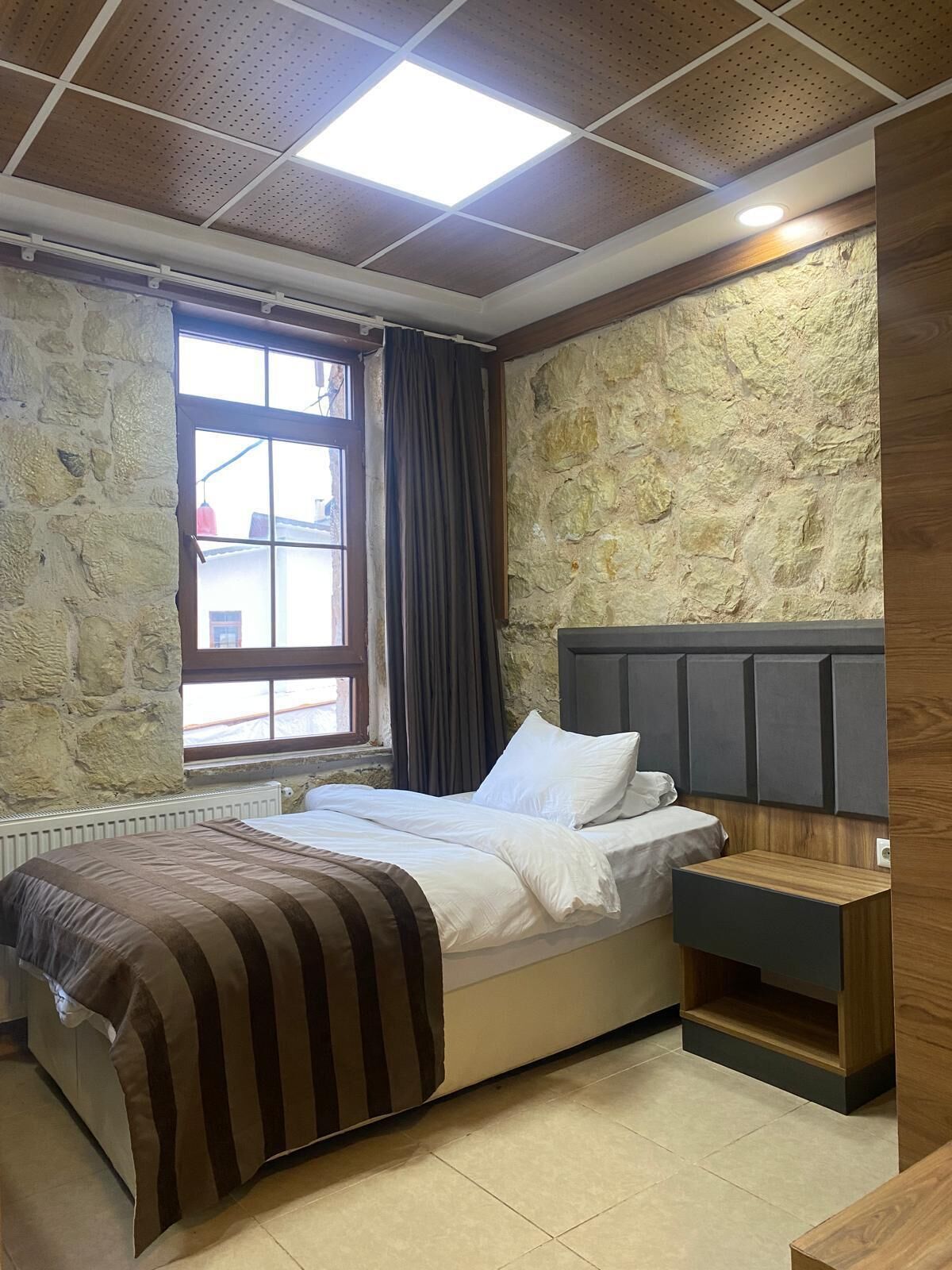 Single Room, Valley View