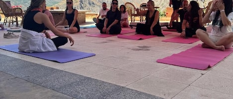 المنطقة المحيطة بالمنشأة