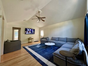Smart TV, books - Lion’s Landing - PSU getaway! Everything needed for a fun, hassle-free stay! (State College)