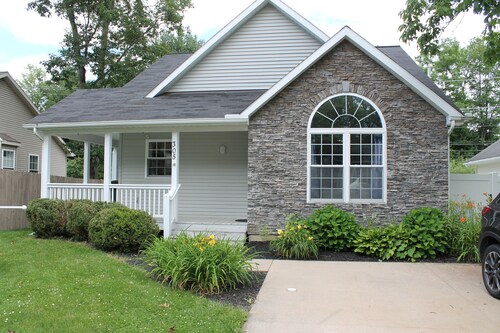 Lion’s Landing - PSU getaway! Everything needed for a fun, hassle-free stay!