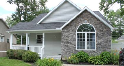 Lion’s Landing - PSU getaway! Everything needed for a fun, hassle-free stay!