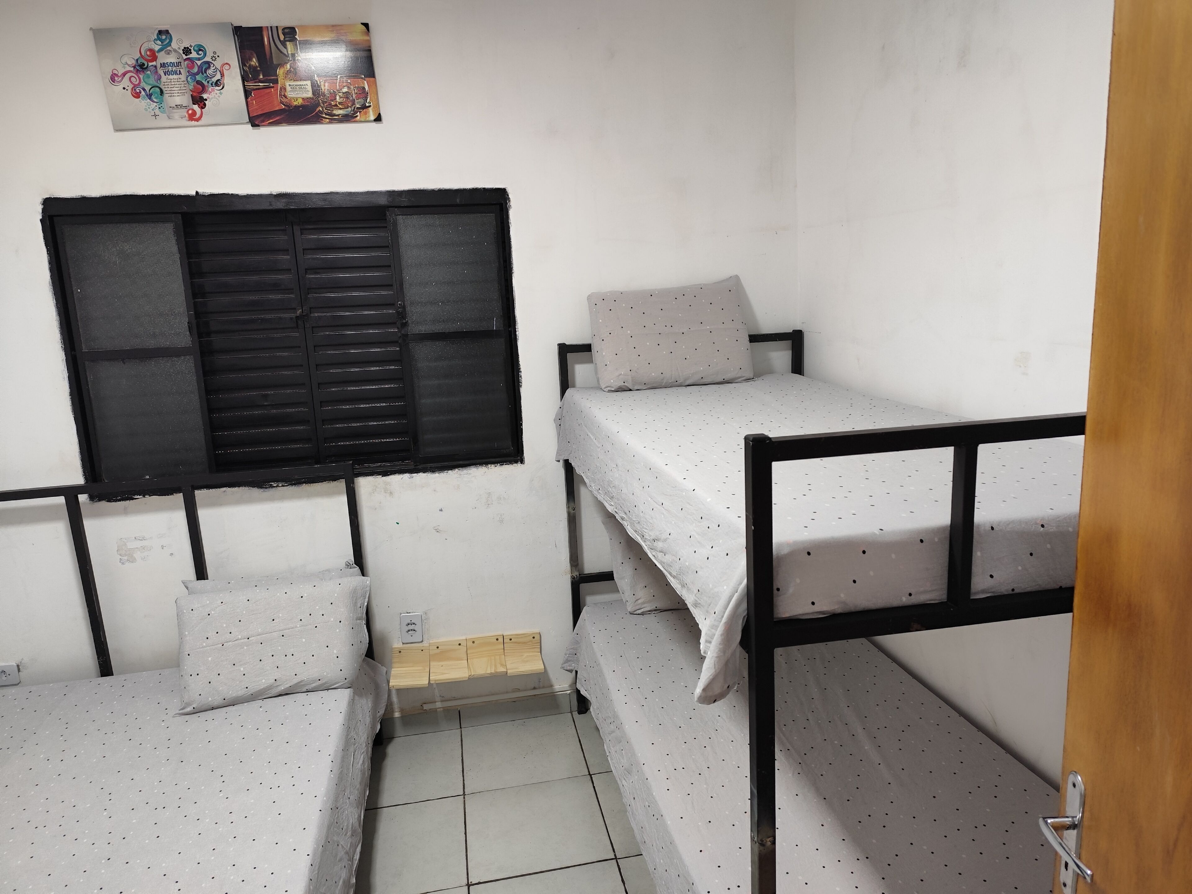 واي فاي مجانًا وملاءات أسرّة