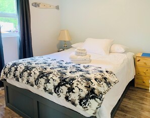 2 bedrooms, iron/ironing board, WiFi, bed sheets