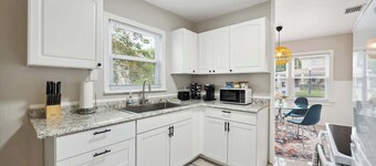 2/1 Fenced Home Pet Friendly