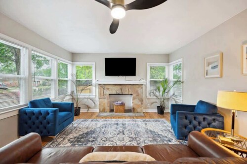 2/1 Fenced Home Pet Friendly