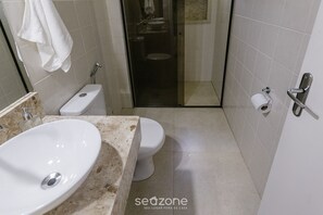 Basic Apartment | Bathroom