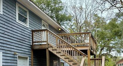 Centrally located Mt. Pleasant 3br 2ba home Fenced Pet Friendly 5m to IOP