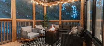 Luxe Forest Retreat| HotTub| Sauna| PoolTable|View