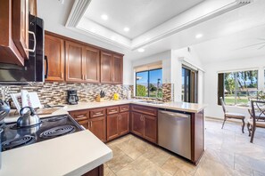 Apartment - Charming Condo With Golf Course View (Palm Desert)