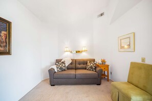 Apartment - Charming Condo With Golf Course View (Palm Desert)