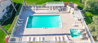 Charming Condo With Golf Course View
