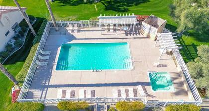 Charming Condo With Golf Course View