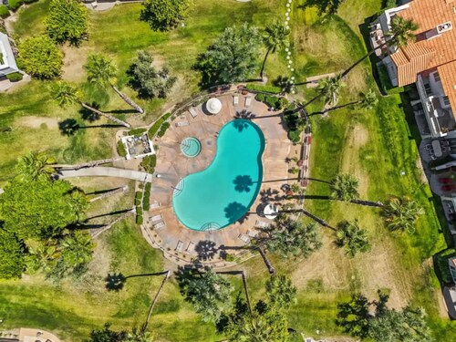 Fairway-view 3 Bedroom Condo in Palm Desert