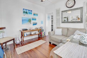 1 bedroom, Internet - Hibiscus House Bed Breakfast Citrus Room (Fort Myers)