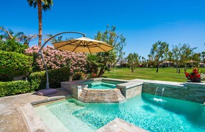 A swimming pool with a hot tub, surrounded by lush greenery and palm trees. - Casa Solara PGA West Pool Spa Firepit (La Quinta)