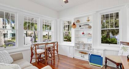 Hibiscus House Bed Breakfast Inn Turtle Room Bed-ada