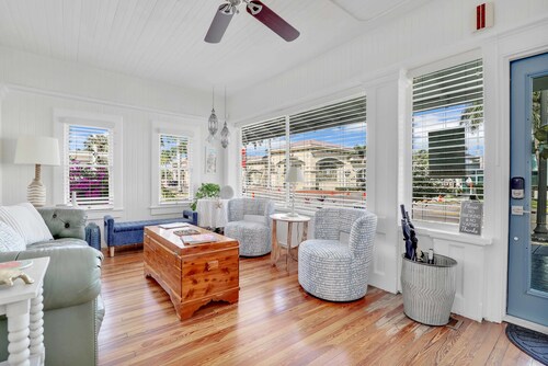 Hibiscus House Bed Breakfast Seashell Room