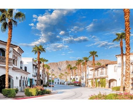Apartment | 1 bedroom, Internet. Downtown La Quinta Charmer- Walk to Dining Shops