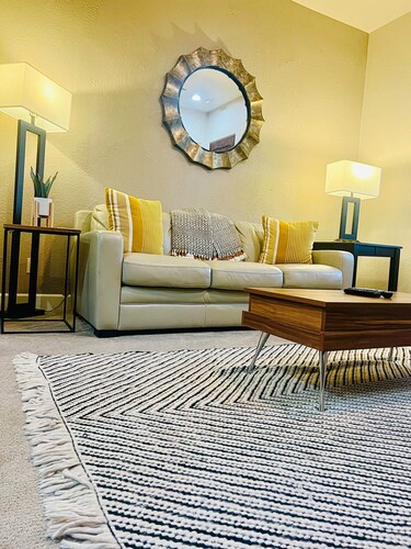 Downtown La Quinta Charmer- Walk to Dining Shops