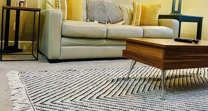 Downtown La Quinta Charmer- Walk to Dining Shops