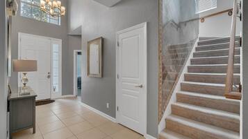 House | 5 bedrooms, Internet