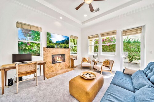 Casa de Arte 2BR Wtih Fireplace Near Golf Tennis