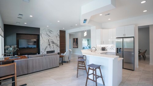 Palm Luxe Estate Luxury Desert Retreat With Pool