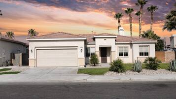 House | 4 bedrooms, Internet