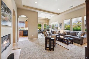 House | 2 bedrooms, Internet - Stylish 2BR w Spa Patio (La Quinta)