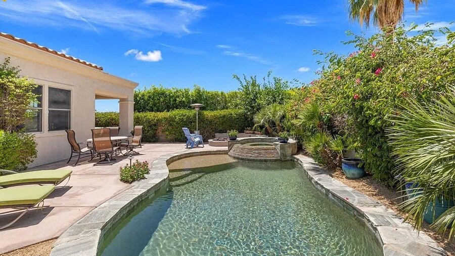 Stylish 2BR w Spa Patio