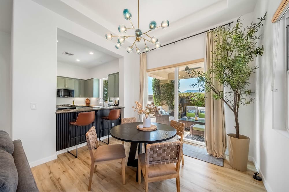 Stylish 2BR w Spa Patio - La Quinta, CA