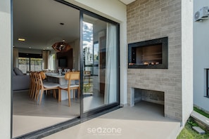Basic Villa | Outdoor dining