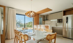 Basic Villa | Dining