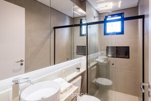 Basic Apartment | Bathroom