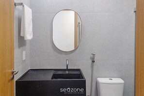 Basic Apartment | Bathroom