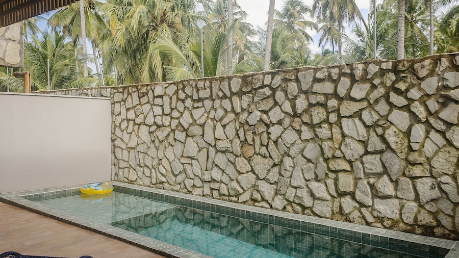 Modern apt With Pool and 3 Suites Vka0115