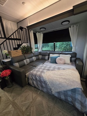 3 bedrooms, internet, bed sheets