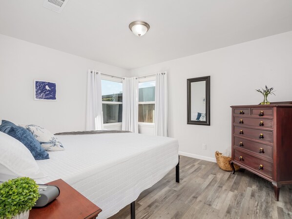 2 bedrooms, iron/ironing board, WiFi, bed sheets