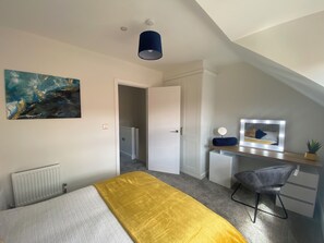 2 chambres, fer et planche Ă repasser, Wi-Fi, draps fournis