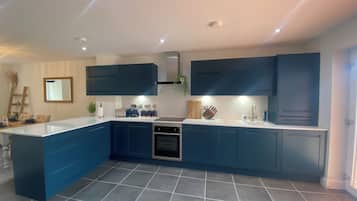 Oven, stovetop, dishwasher