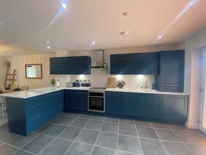 Oven, stovetop, dishwasher