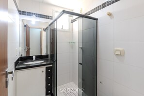 Basic Apartment | Bathroom