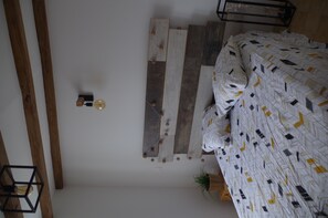 3 bedrooms, bed sheets - Typical Corsican apartment (Cervione)