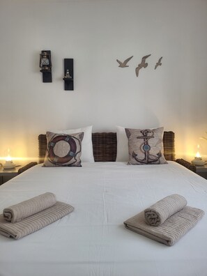 4 bedrooms, iron/ironing board, free WiFi, bed sheets