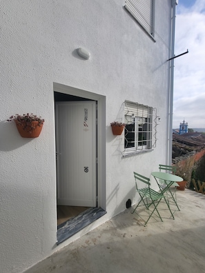 Exterior detail - Spring Water House, townhouse near beaches and nice places to visit (Olho Marinho)