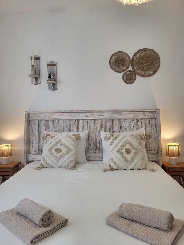 4 bedrooms, iron/ironing board, free WiFi, bed sheets