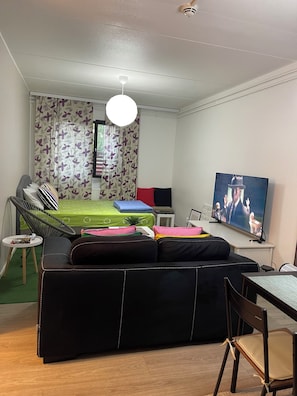 1 bedroom, WiFi, bed sheets - Seat back, relaxed and enjoy the fun (Vantaa)