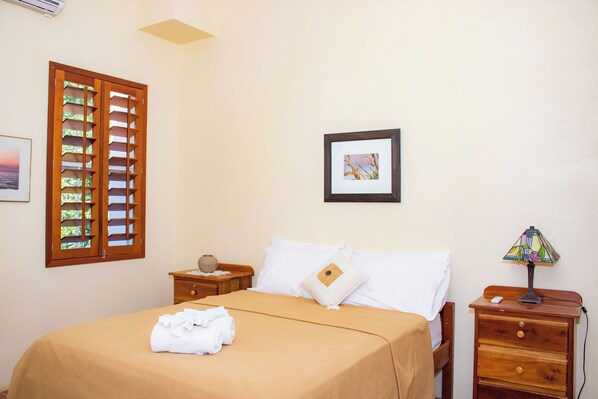 1 habitación, tabla de planchar con plancha y wifi 