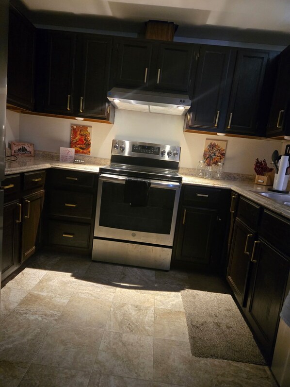 ميكروويف، فرن، موقد طهي مسطح، غسالة أطباق